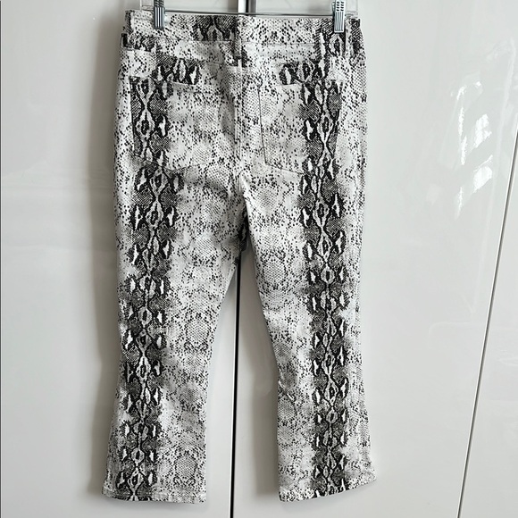 ASHLEY MASON NWOT Snakeskin Print Mid Rise Cropped Flared Denim Jeans, Size 11 - Picture 5 of 9